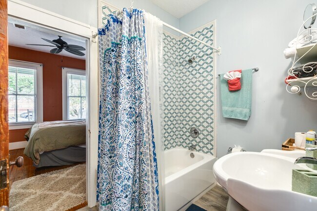 Building Photo - 4123 Avenue Q