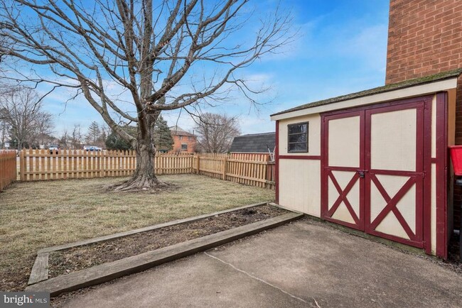 Building Photo - 120 Caernarvon Ct