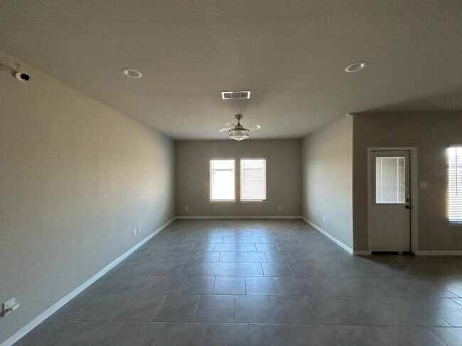 Building Photo - 3207 Sumac Dr