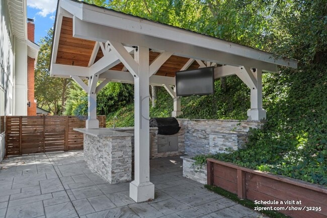 Building Photo - 144 Oakridge Dr