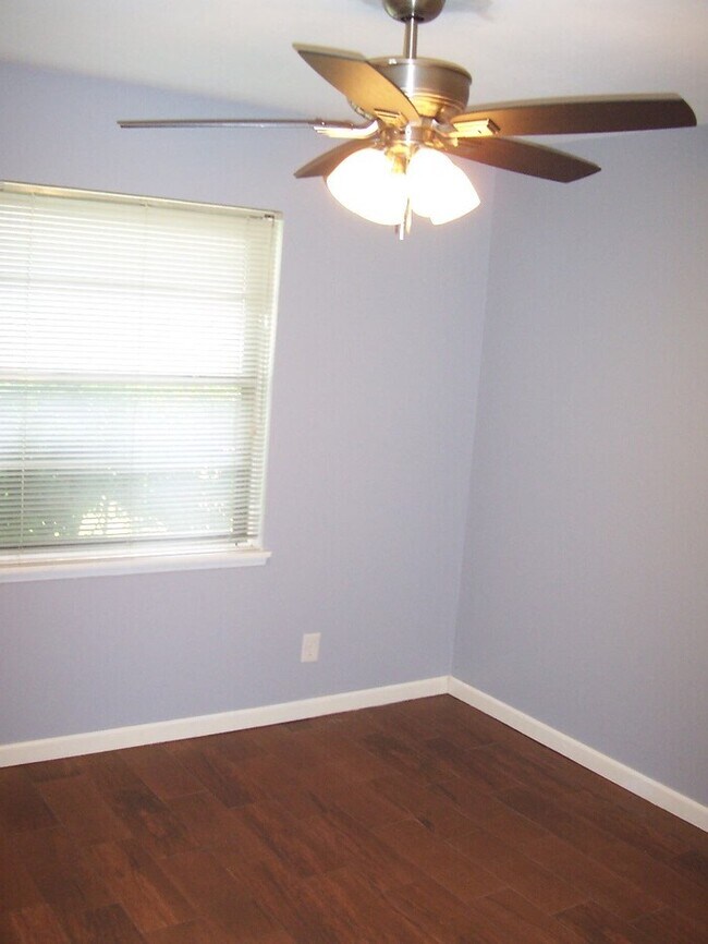 Building Photo - 830 Wateka Way
