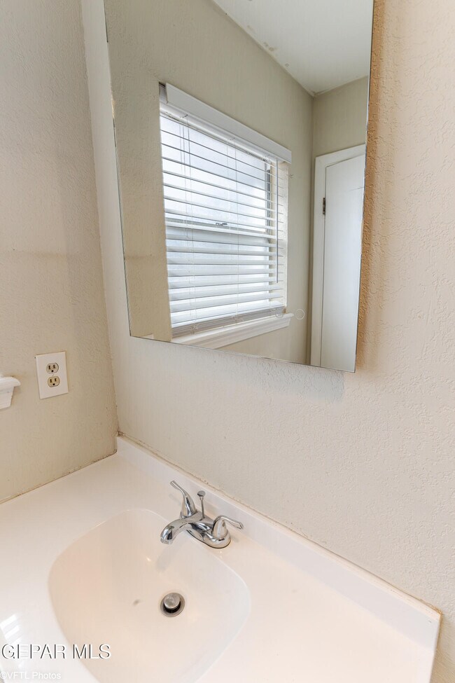 Building Photo - 7304 Gran Vida Dr