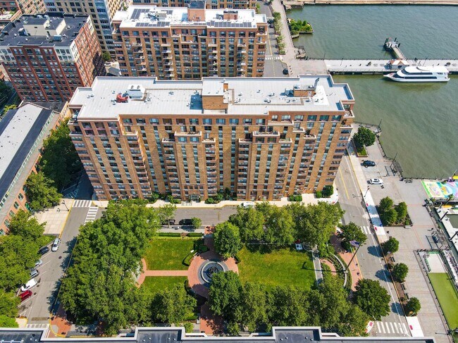 Building Photo - 1314 Hudson St