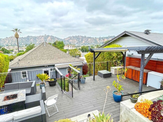 Building Photo - Gorgeous Upgraded Home In Glassell Park Area