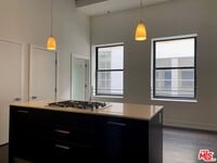 Building Photo - 727 W 7th St