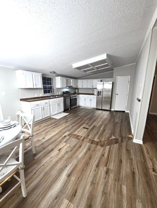 Building Photo - Manufactured Home in the Country