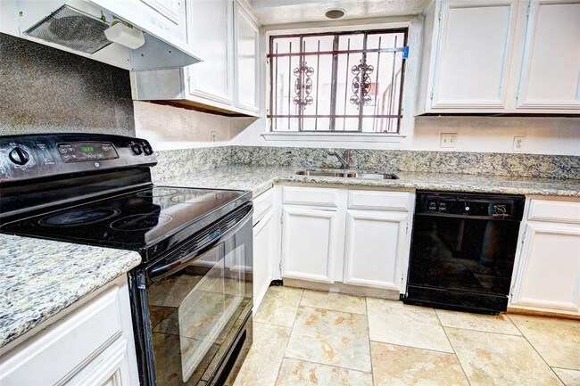 Building Photo - 6615 Briar Terrace Dr