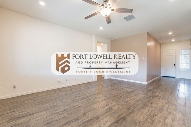 Building Photo - 3 Bedroom, 2 Bath Home near South Mountain!!