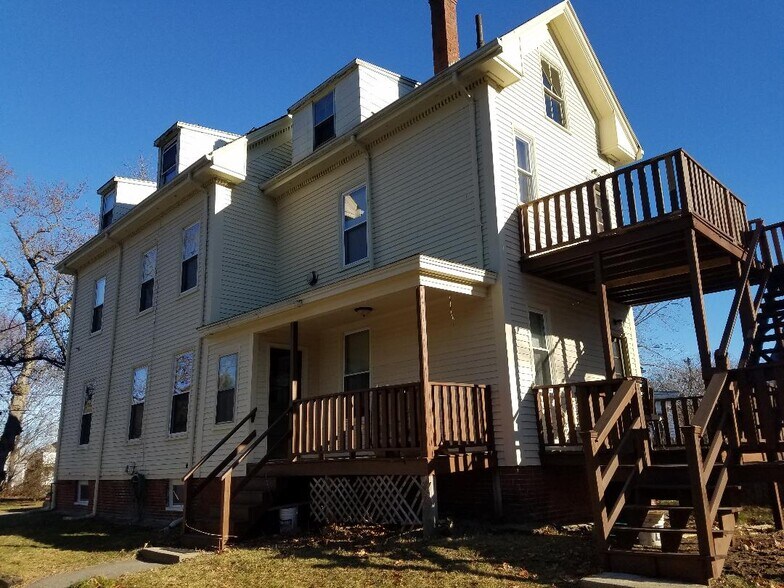 Building Photo - 261 Elm St