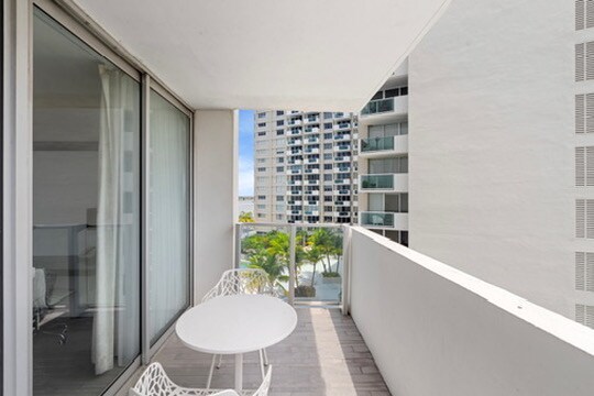 Building Photo - 1100 West Ave