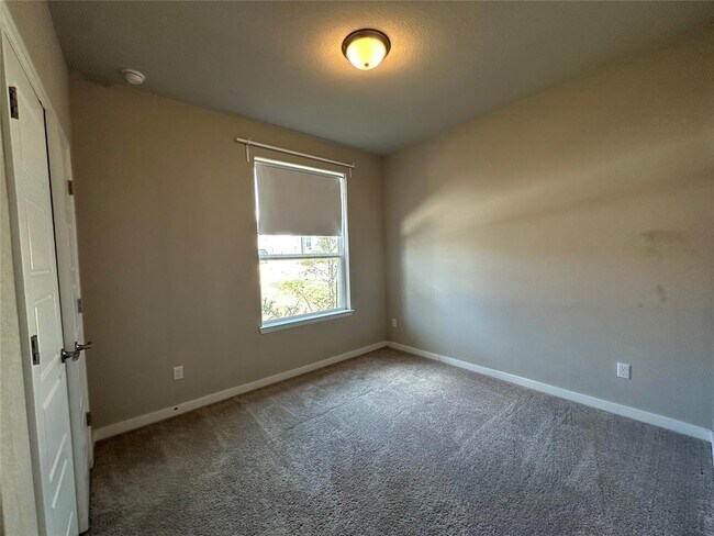 Building Photo - 441 Saturnia Dr
