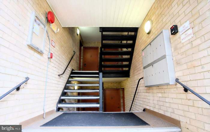 Stairs to Unit - 5113 Crossfield Ct