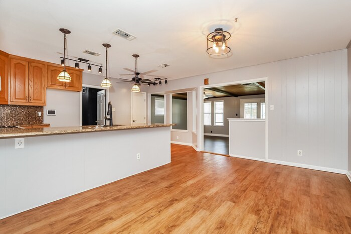 Building Photo - 5103 Redding Dr