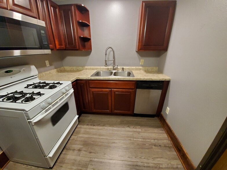 Building Photo - 104 NW 2nd St