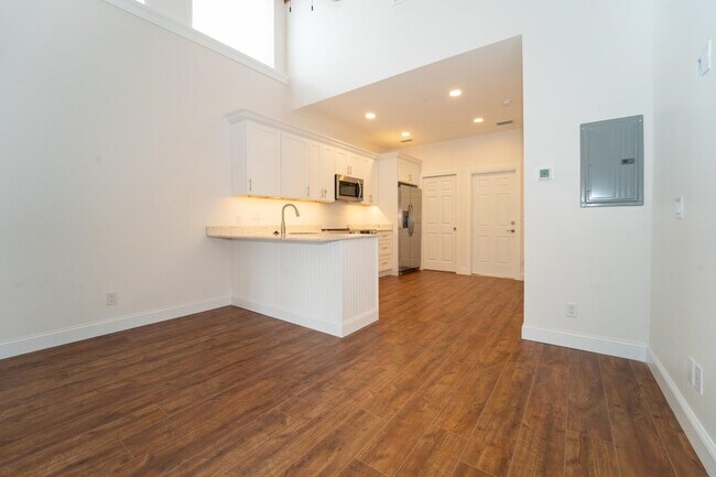 Building Photo - 11 Aviles St