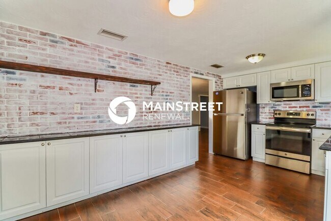 Building Photo - 3 Bedroom Pet-Friendly Home in Holiday, FL with Main Street Renewal