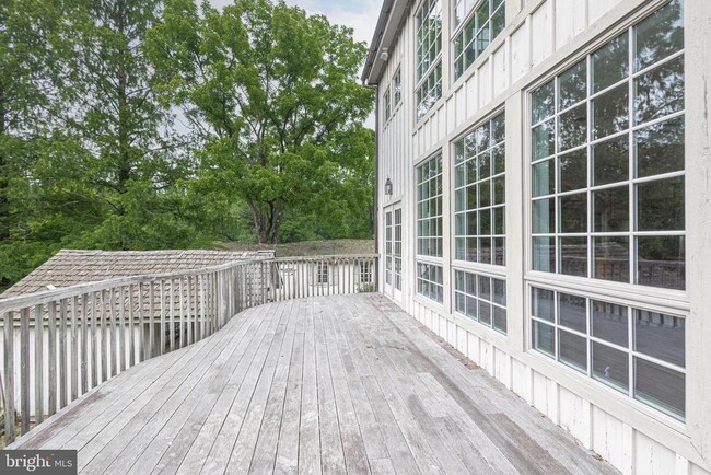 Building Photo - 6054 Honey Hollow Rd
