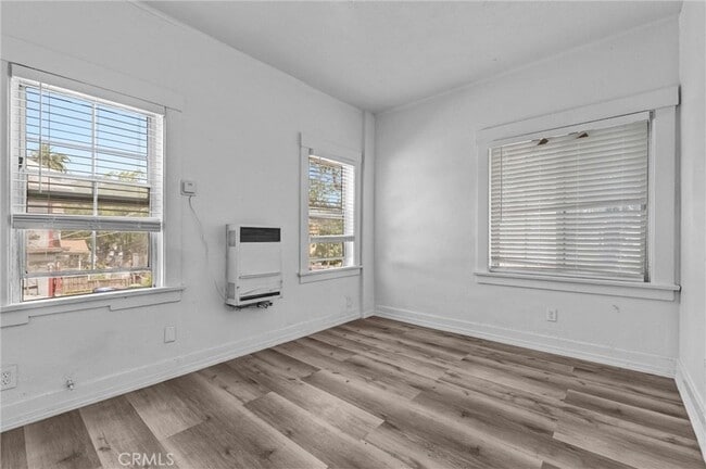 Building Photo - 166 E 36th Pl