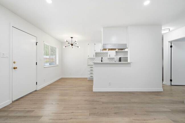 Building Photo - 5549 Fulcher Ave