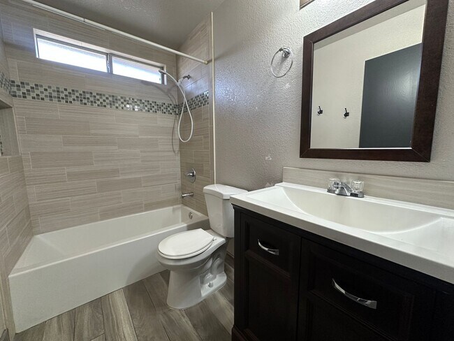 Building Photo - 4541 Creekside Cir