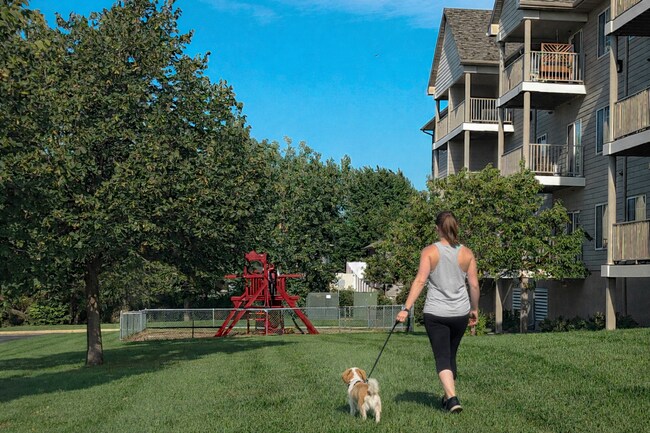 Building Photo - Diamond Valley Apartments