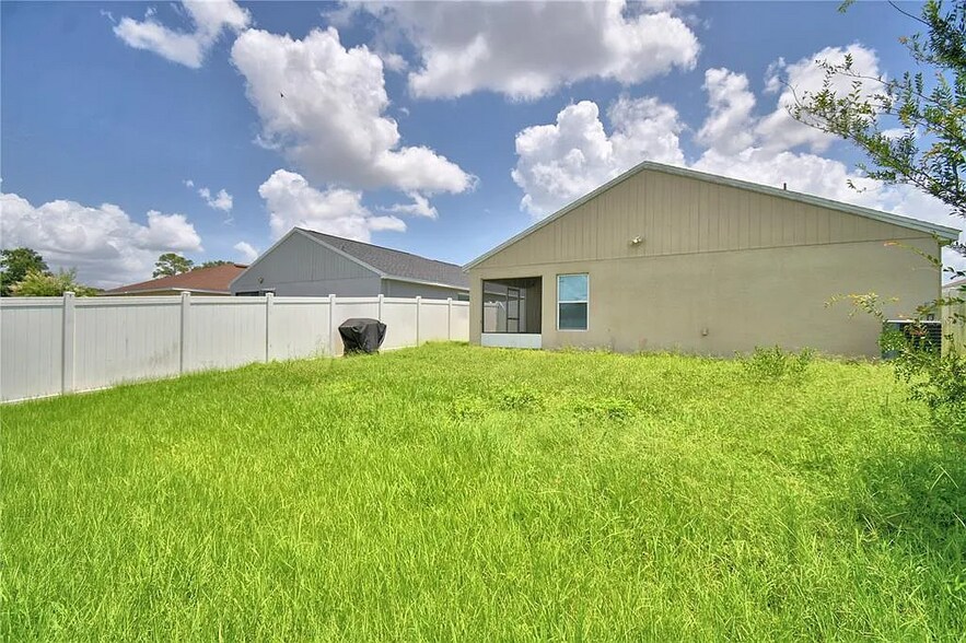 Building Photo - 647 Lake Dexter Cir
