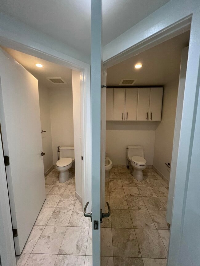 Building Photo - 1331 Brickell Bay Dr