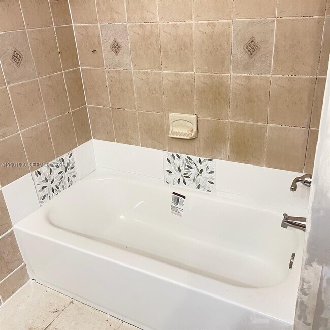 Building Photo - 2750 N 34th Ave