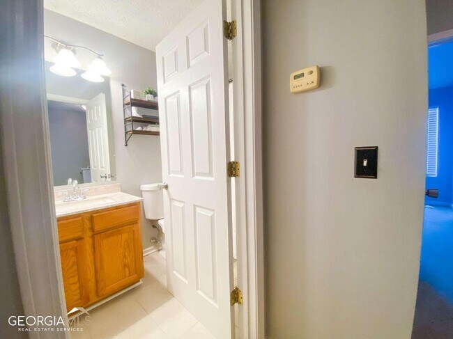 Building Photo - 5553 Strathmoor Manor Cir