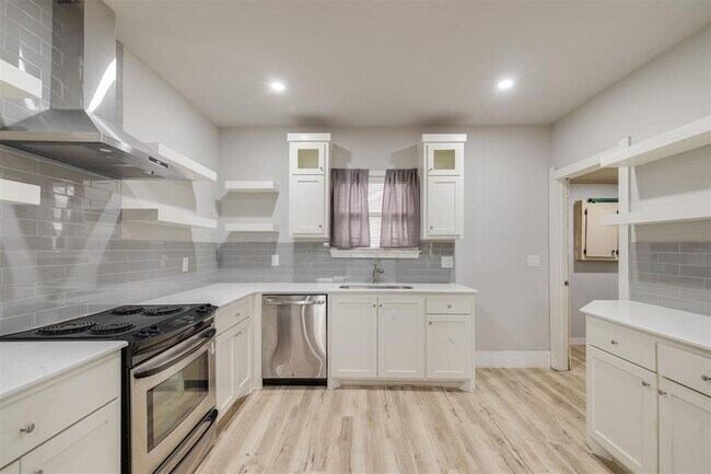 Building Photo - 726 NW 24th St