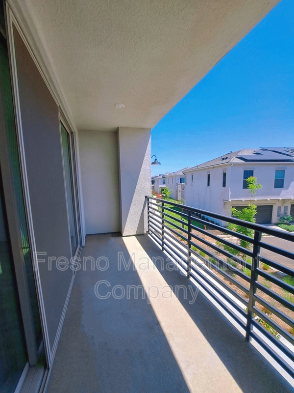 Building Photo - 524 W Balsam Ln