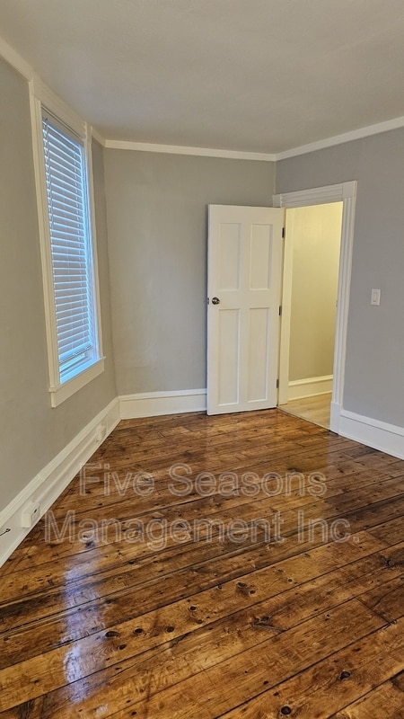 Building Photo - 25 Intervale Ave