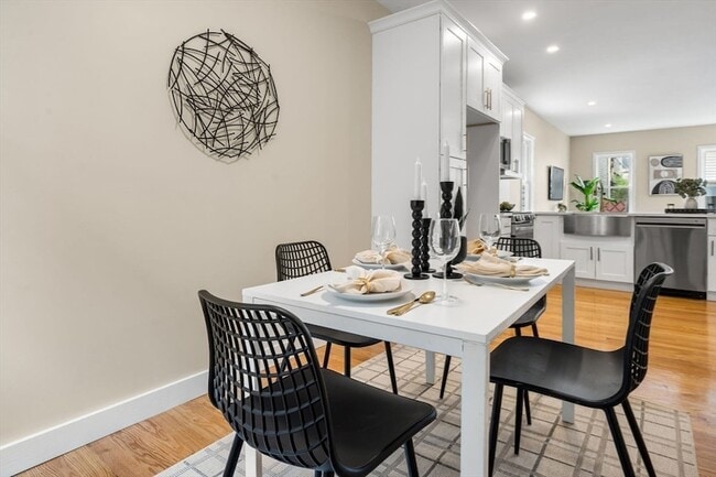 Building Photo - 362 Silver St