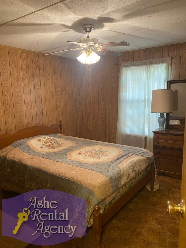 Building Photo - 2 BR/1 BA; Located in Lansing