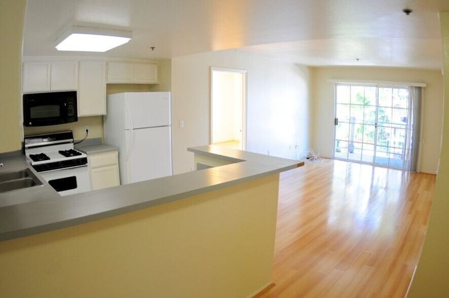 Building Photo - 2658 Menlo Ave