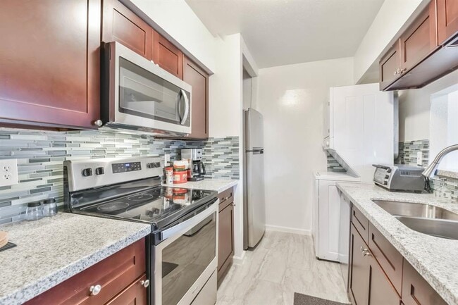 Building Photo - 1811 Stoney Brook Dr