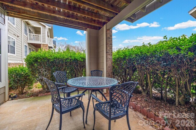 Building Photo - 5003 Sharon Rd