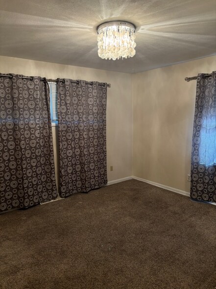 Building Photo - 3600 Urbandale Ave