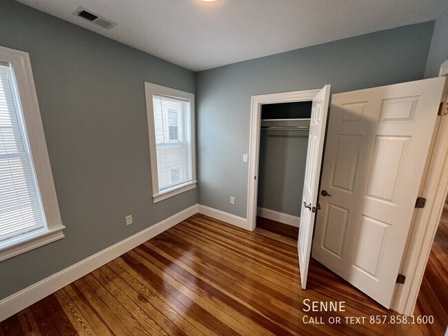 Building Photo - Spacious 4-Bed, 2-Bath in Somerville – Ava...