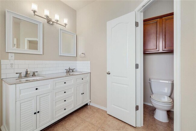 Building Photo - 1709 Woodvista Pl