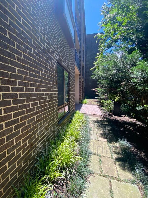 Building Photo - 124 Roberts Ln