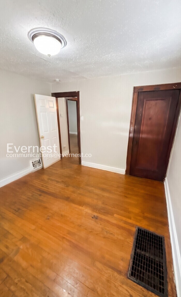 Building Photo - 3720 Darby St