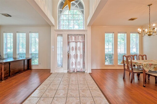 Building Photo - 6806 Rhodes Ct
