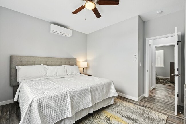 Building Photo - Coastal 3-Bedroom 2-Bathroom House with Hu...