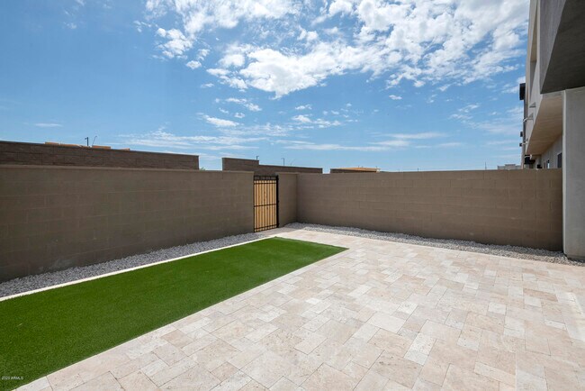 Building Photo - 25429 N 19th Ln