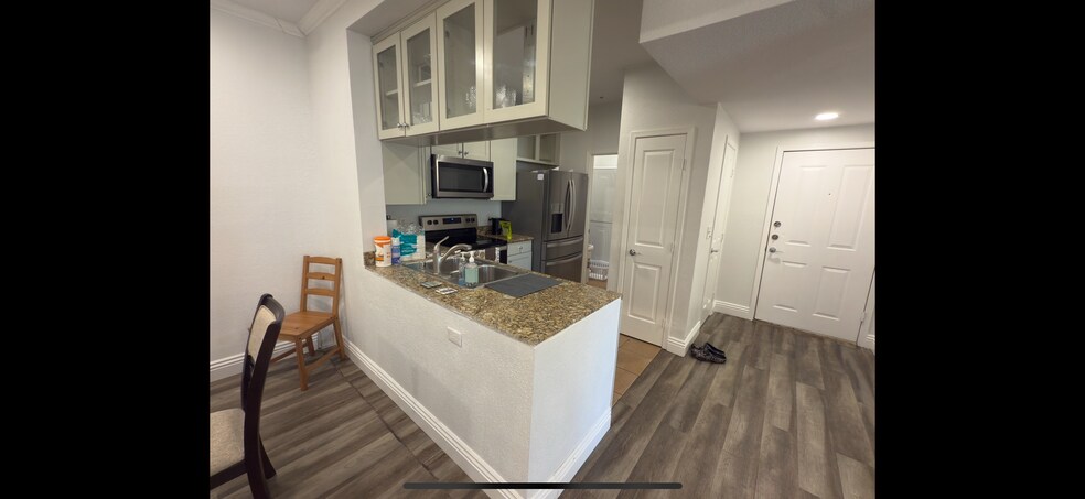 Building Photo - 22681 Oakgrove