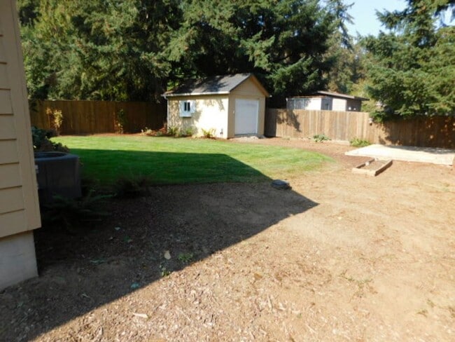 Building Photo - 3Bd/2Ba Single Story Home - Available Soon!