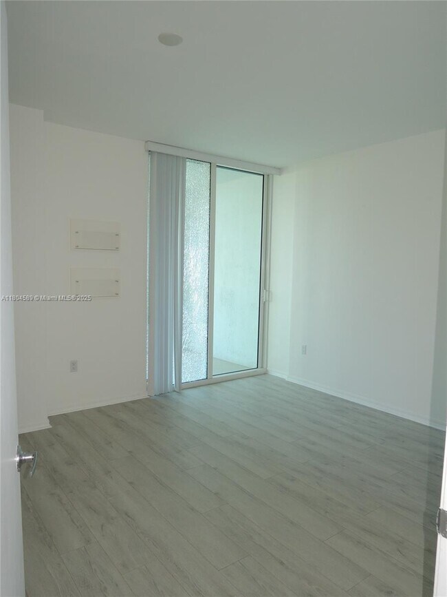 Building Photo - 951 Brickell Ave
