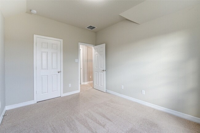 Building Photo - 28918 Woods Rose Ct