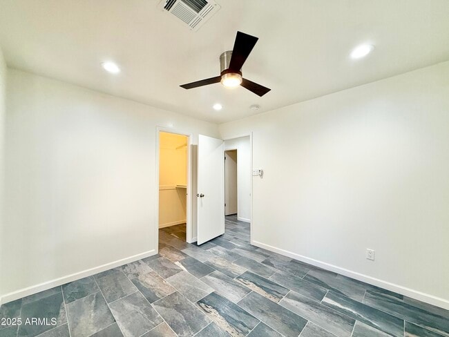 Building Photo - 4405 S Newberry Rd